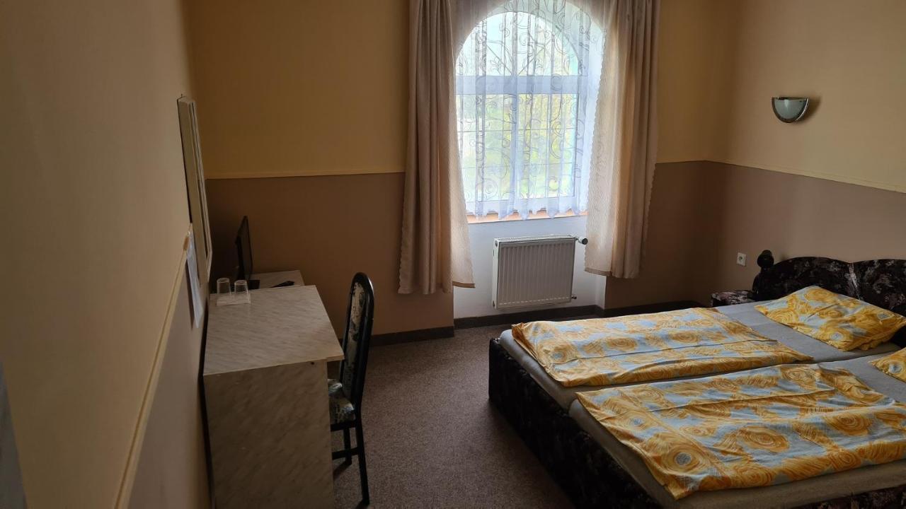 Pension Bila Hora Прага Экстерьер фото